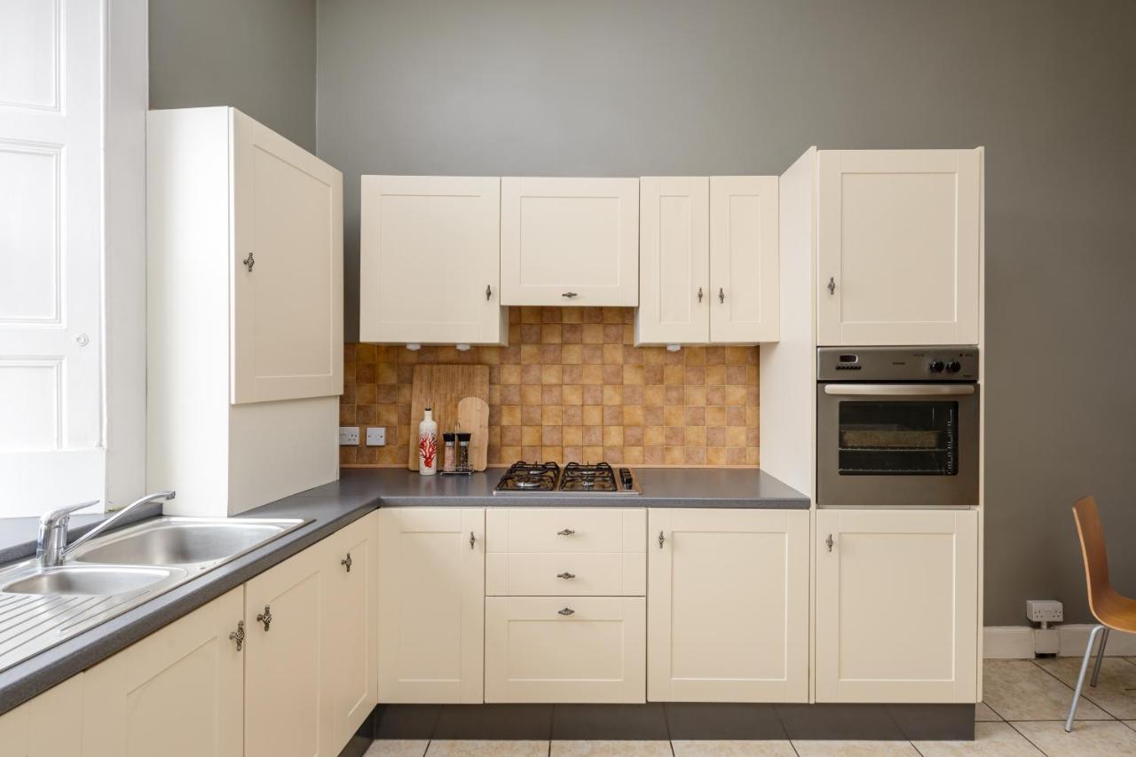 2 Bed Old Town Apartment - Next To Castle 에든버러 외부 사진